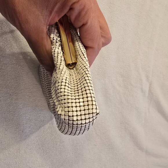 Whiting & Davis Co Mesh White Metal Gold Silver Hand Bag Purse Clutch EUC PRETTY